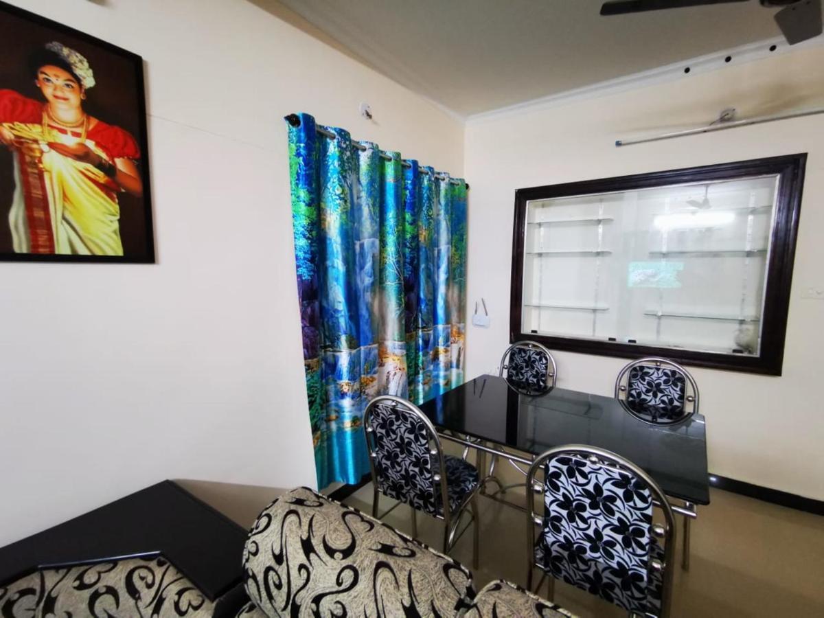 J2 Home Stay - Luxury Homes With Caravan Services Thiruvananthapuram Exterior photo